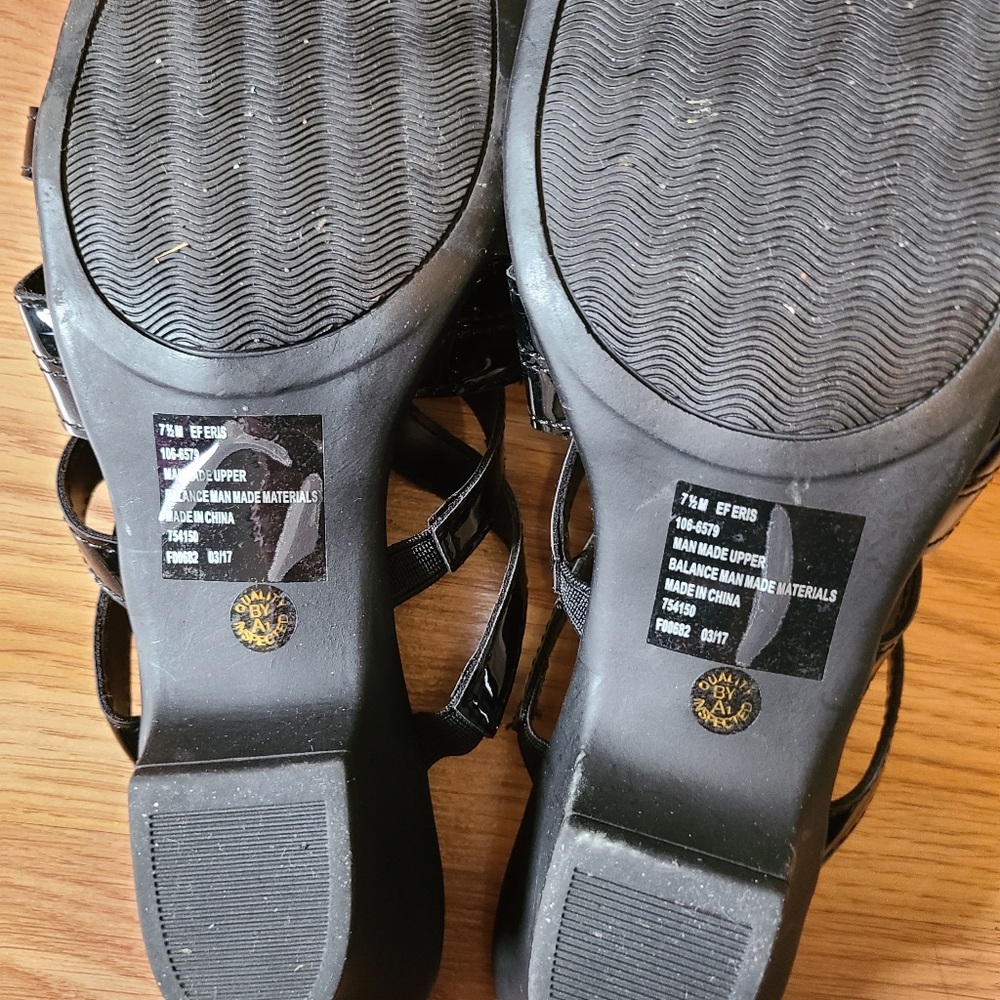 🦩 3/$30 East 5th Slide Black Wedge - size 7.5 - Picture 5 of 6